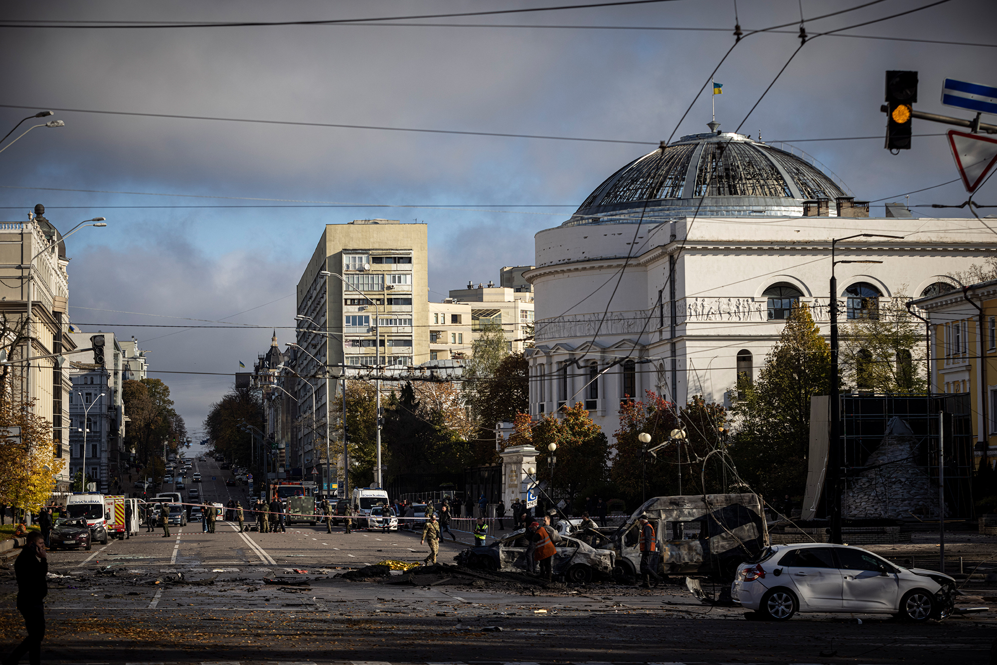 Закрите метро, перебої зі світлом та багато жертв: ситуація у Києві через вибухи